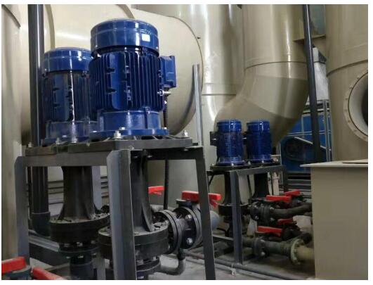 槽外立式泵酸污处理塔项目生产现场